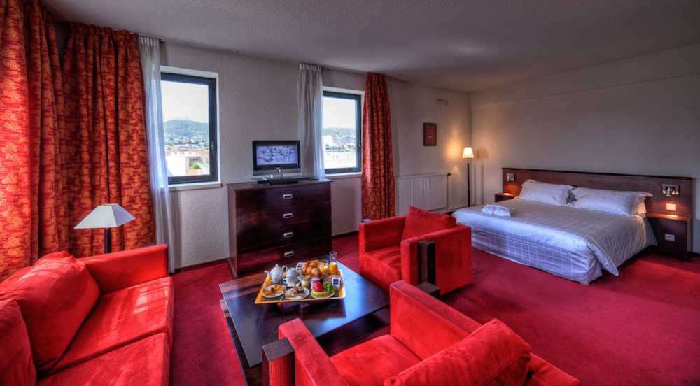 KYRIAD PRESTIGE CLERMONT FERRAND 36/76
