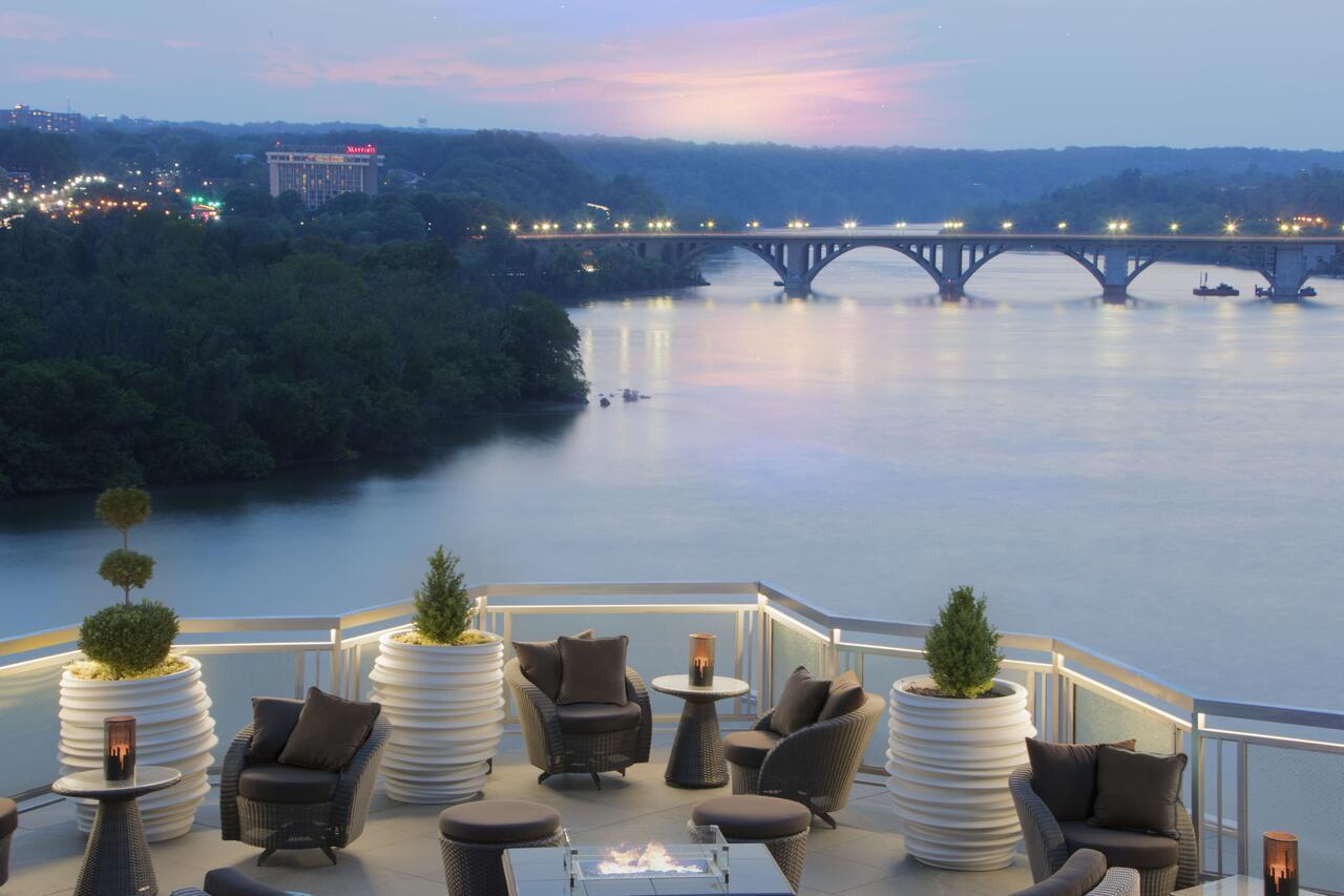 غرفة بريميير بإطلالة على النهر بشرفة، The Watergate Hotel 2/2