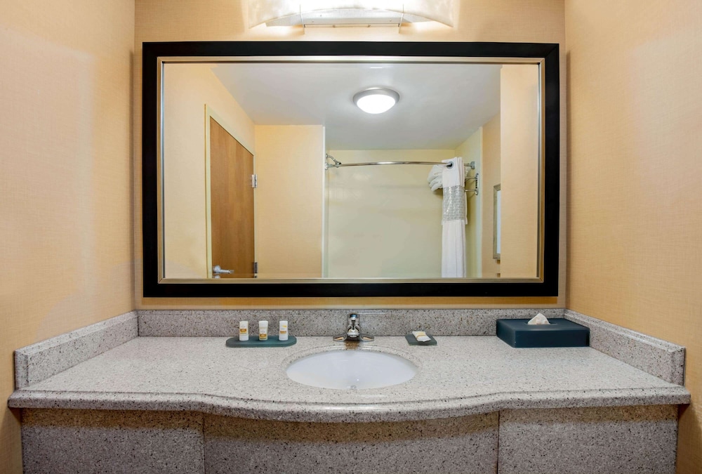 La Quinta Inn & Suites by Wyndham Bel Air/I-95 Exit 77A 18/44