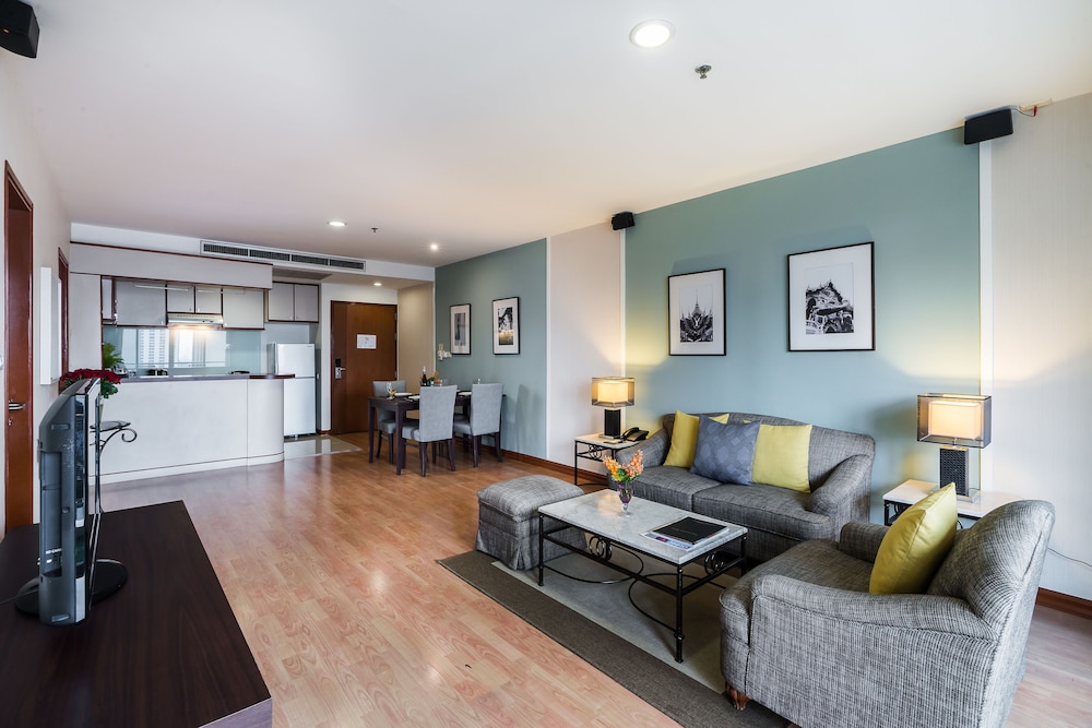 Evergreen Place Siam by UHG 49/72