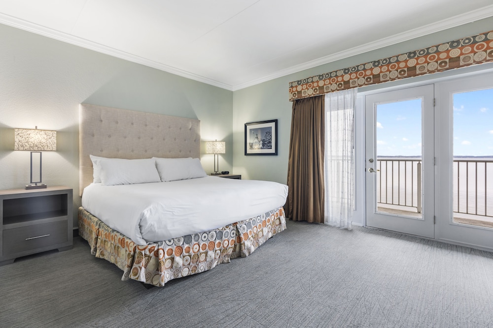 Lake, Suite, King Bed, Sofa