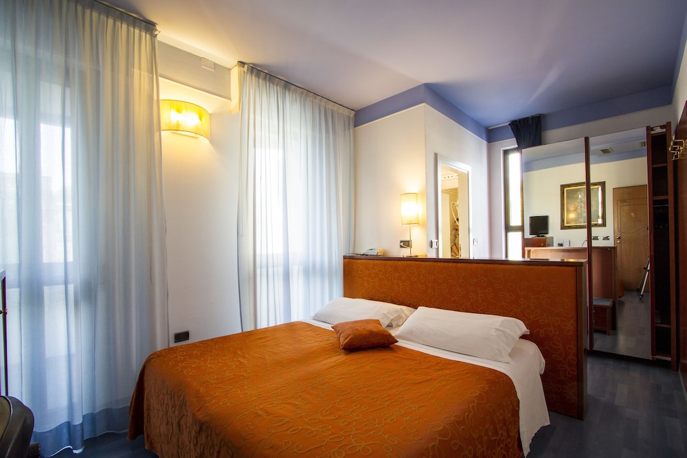 Hotel Sirena 16/40