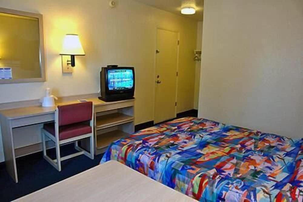 Motel6 Seymour, IN - North 32/51