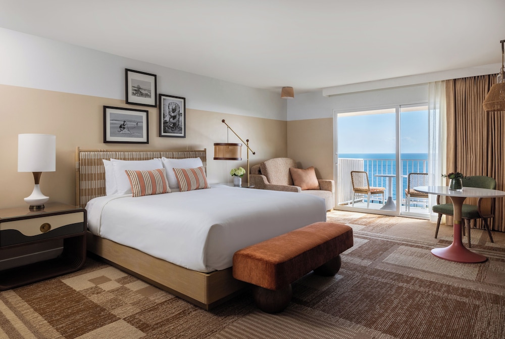 Premium, King Bed, Ocean Front, Sofa