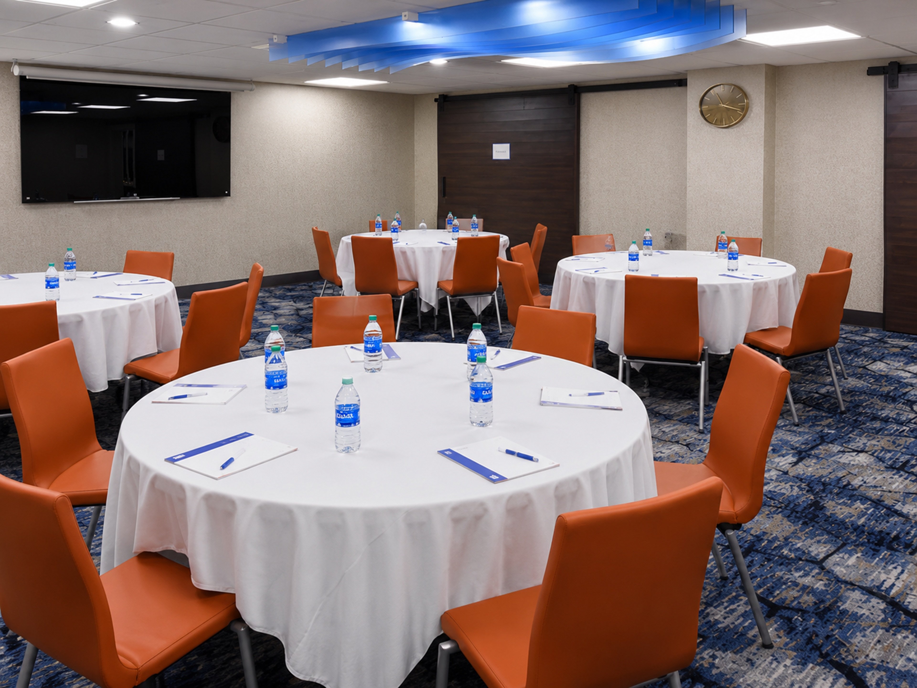 Holiday Inn Express Wixom 24/29
