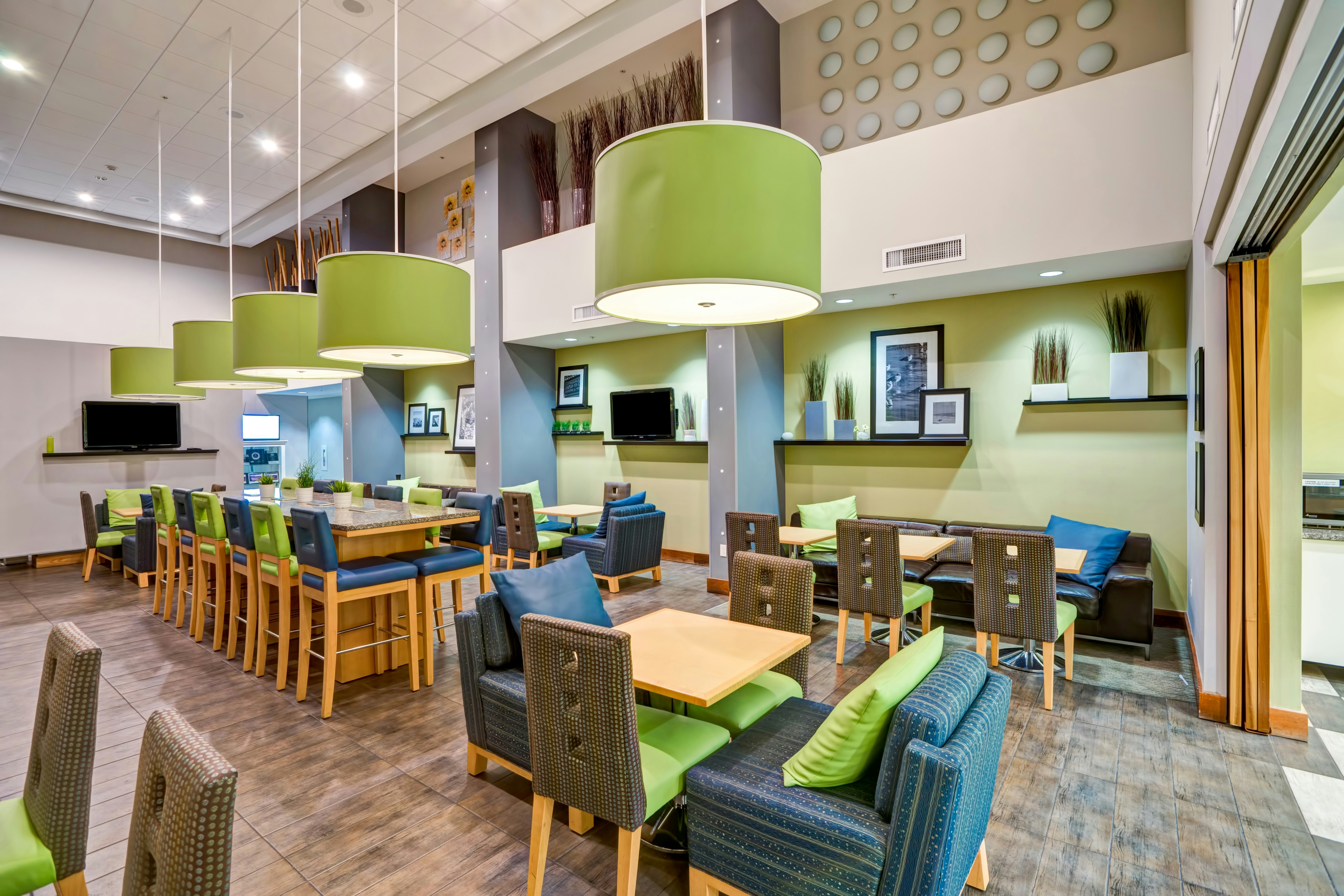 Hampton Inn and Suites Sarasota/Bradenton-Airport 40/68