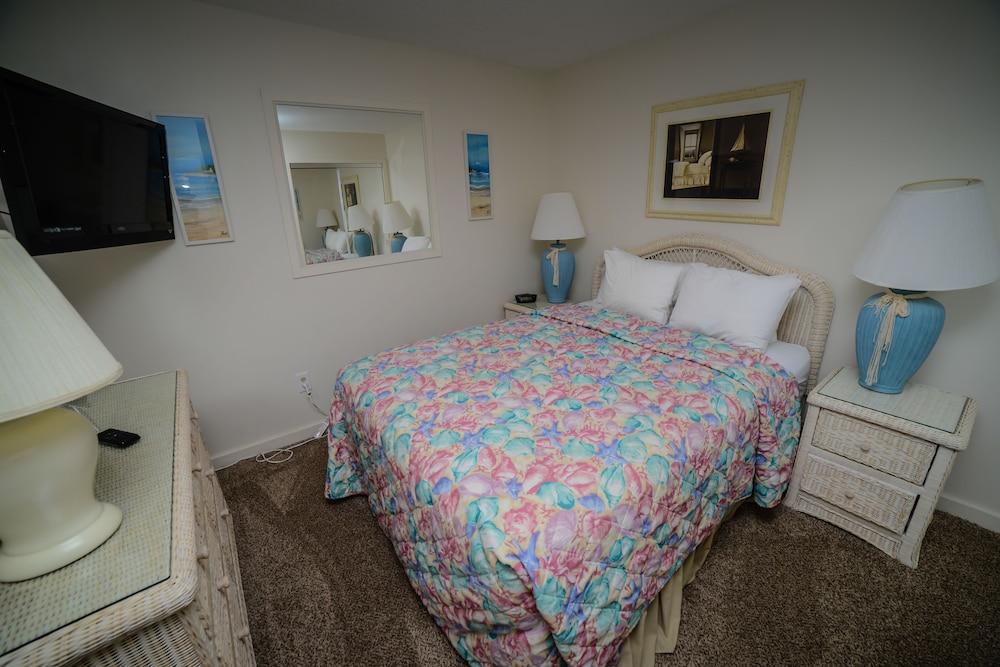 Myrtle Beach Resort by Beach Vacations 27/79
