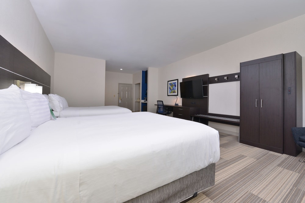 Holiday Inn Express Mystic 16/45