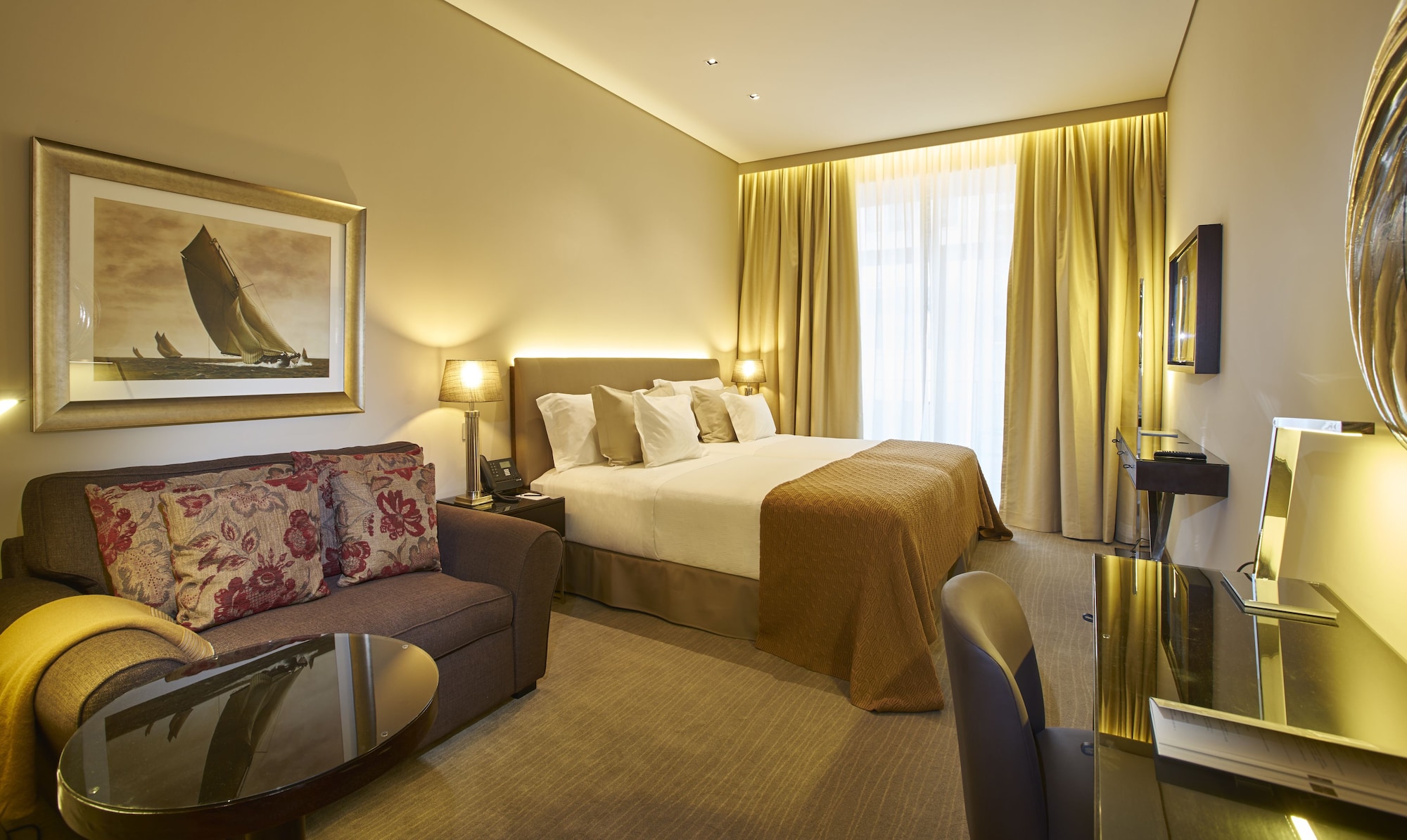 DELUXE, DOUBLE OR TWIN BED
