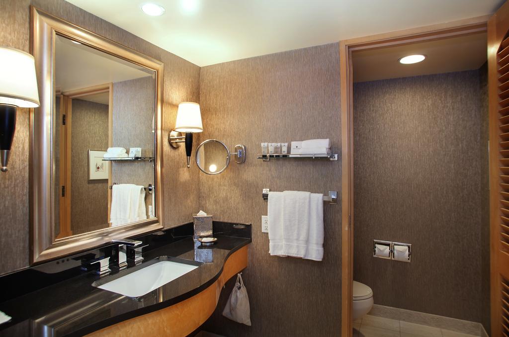 Bayview Suite (EKS)، Pan Pacific Vancouver 3/4