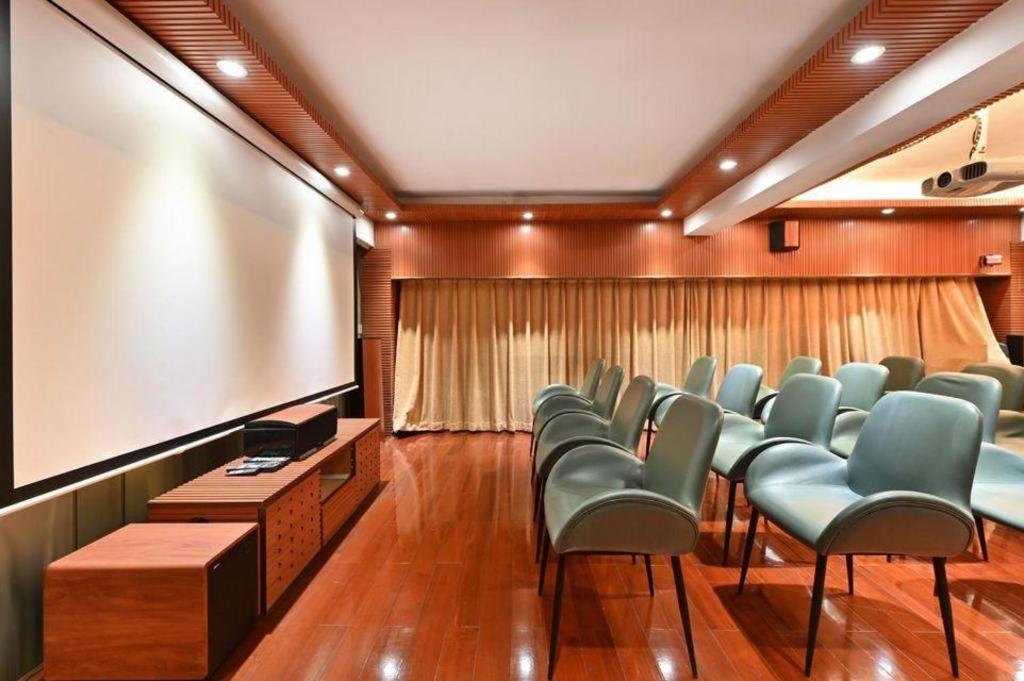 GreenTree Inn Beijing Fengtai District East Avenue Express Hotel 57/62