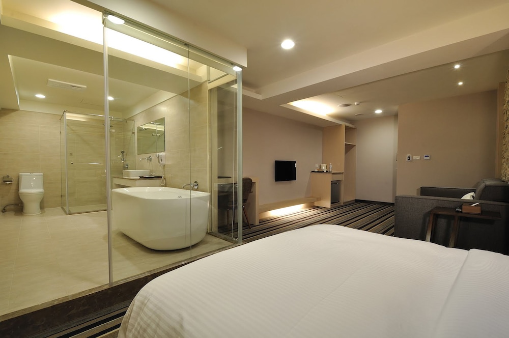 Sun Sweet Hotel 12/65