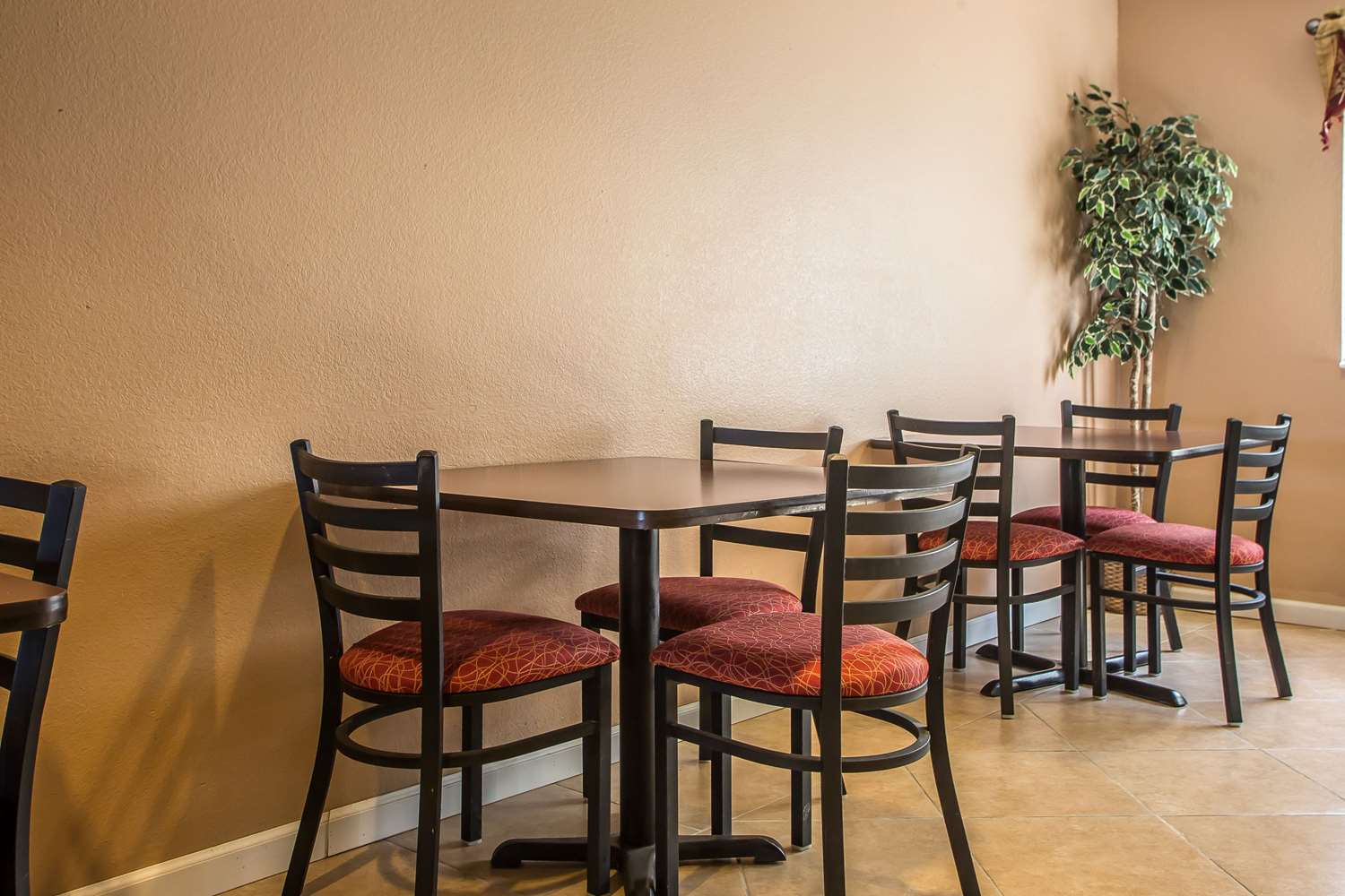 Quality Inn And Suites West Bend 10/17