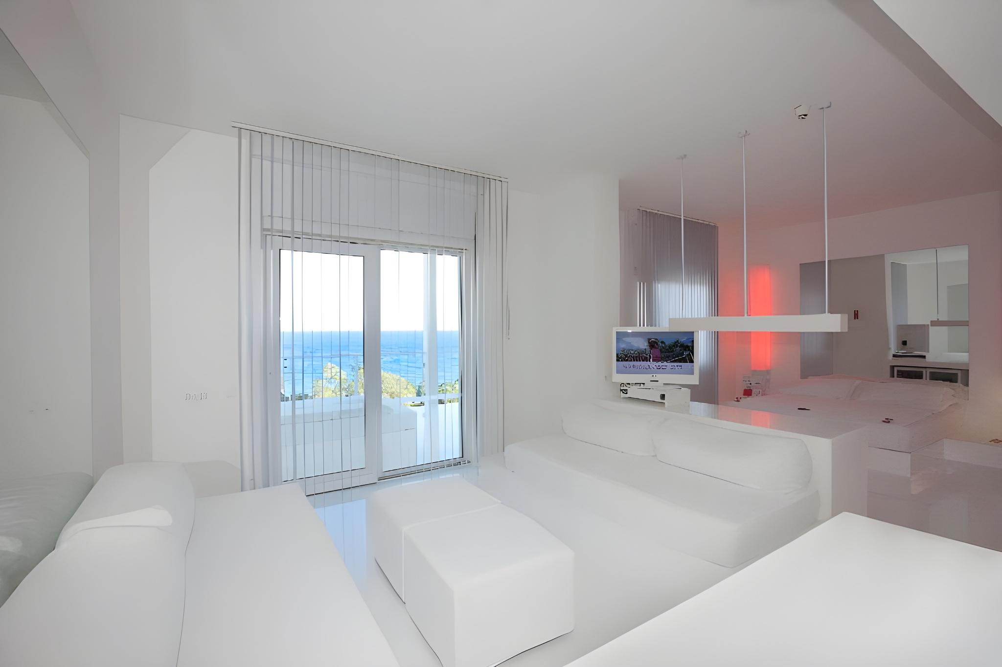Family, King Bed, Land View, 2 Sofa