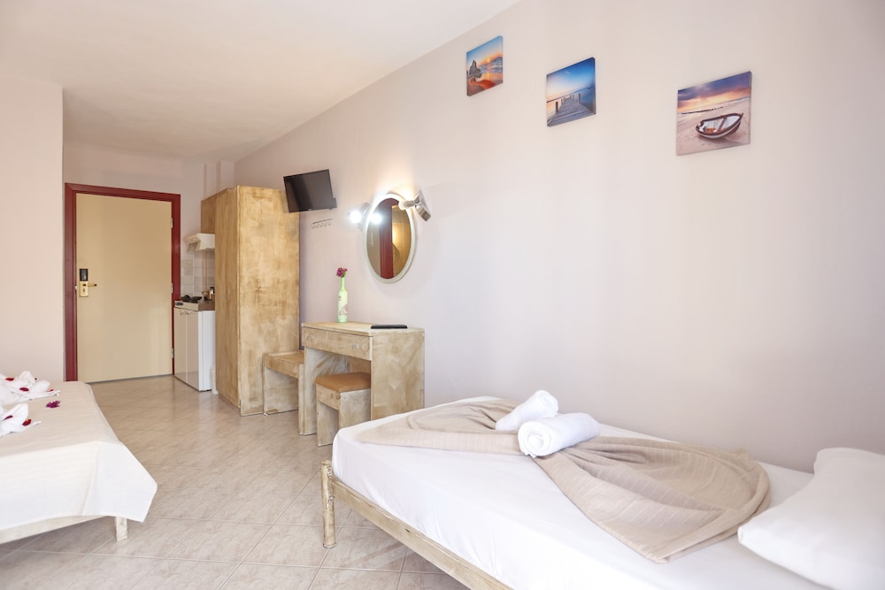 Summer Dream Hotel 10/50