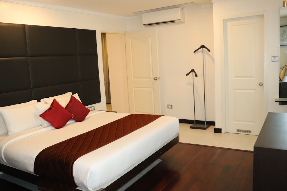 37th Crescent Hotel 20/50
