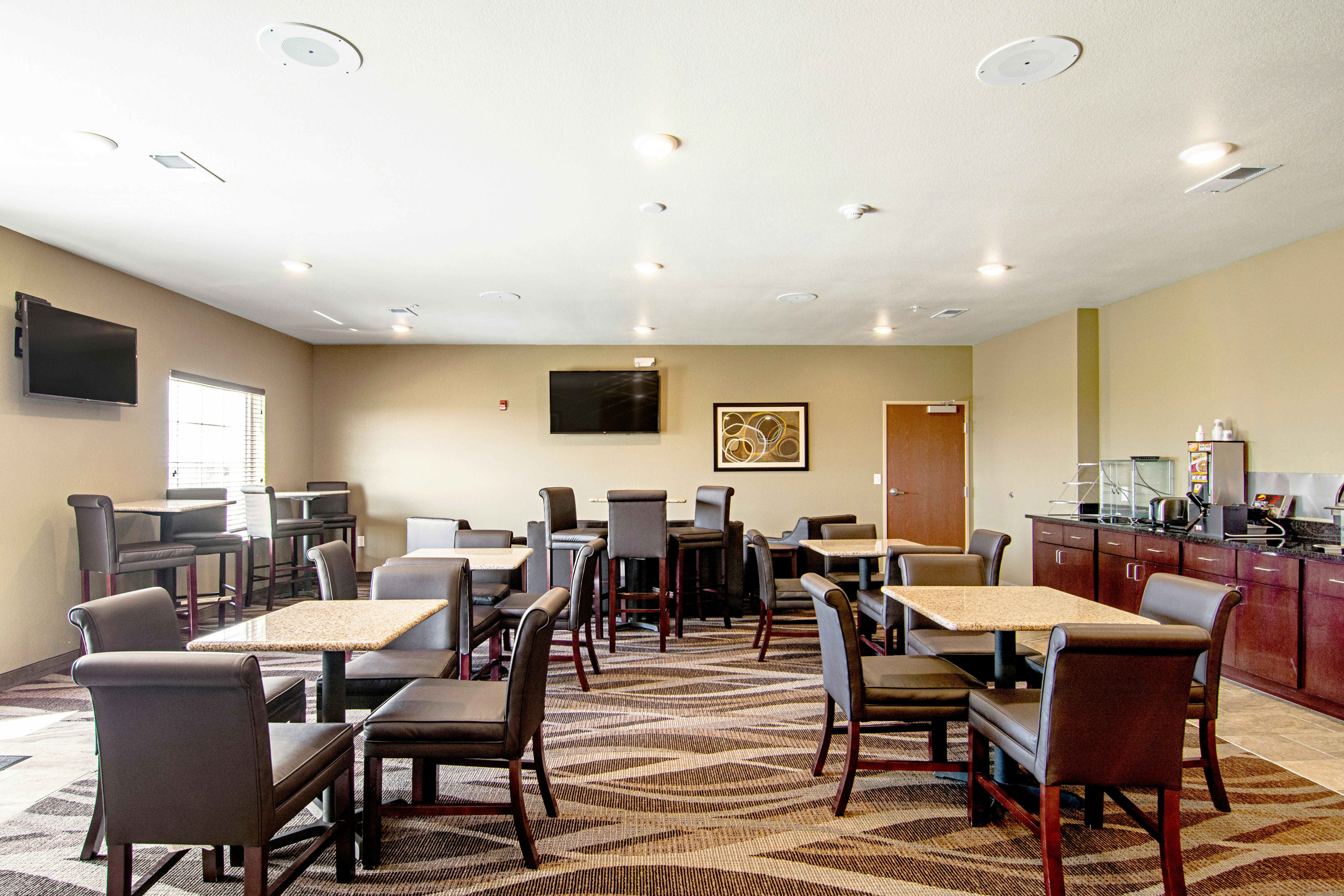 Cobblestone Hotel & Suites - Paxton 54/63