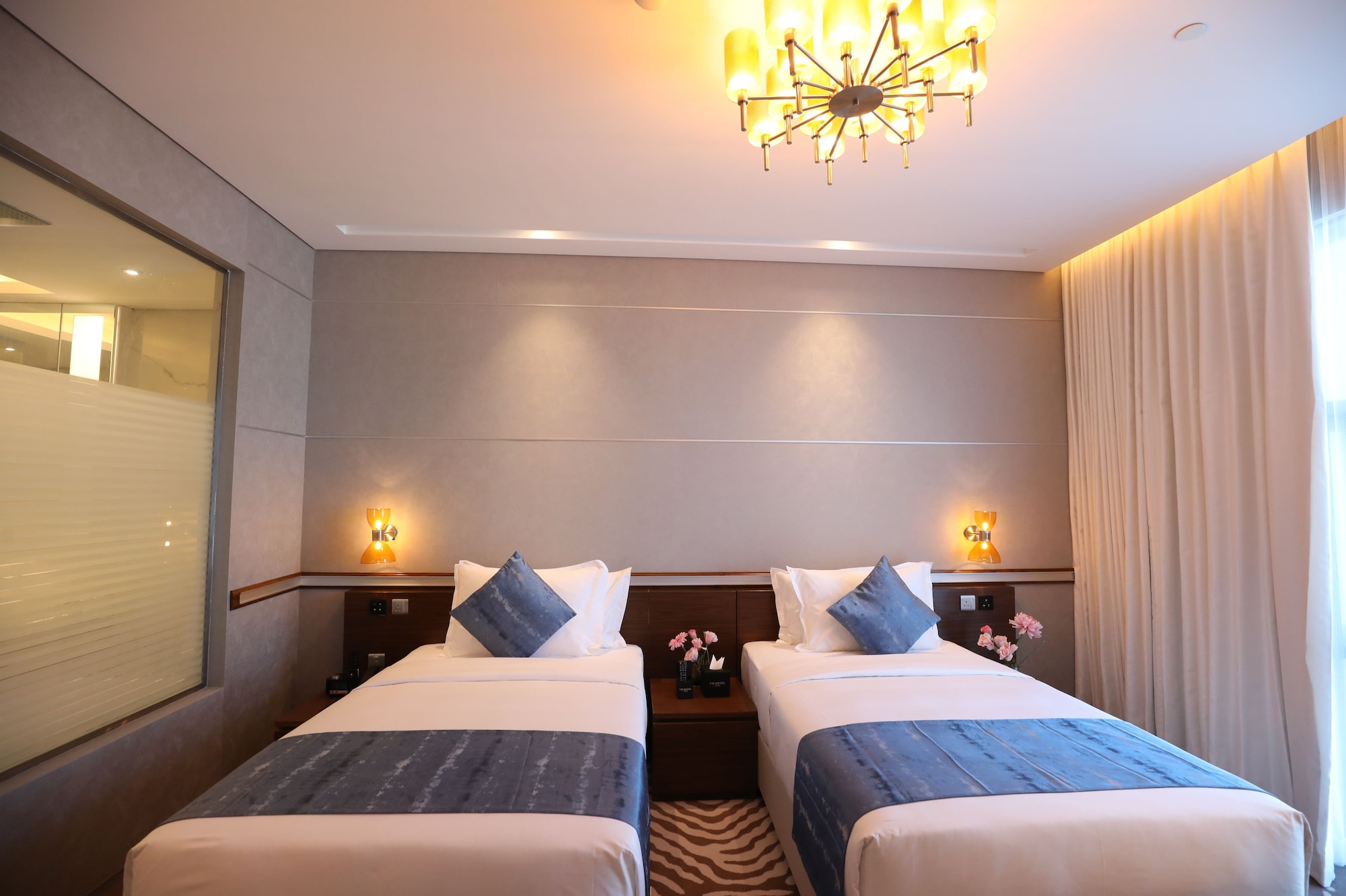 DELUXE, TWIN BEDS, CITY VIEW