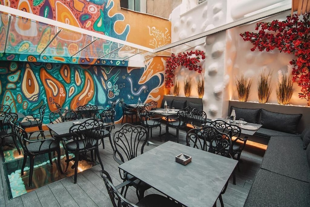 Project 3 Urban Chic Hotel 33/47