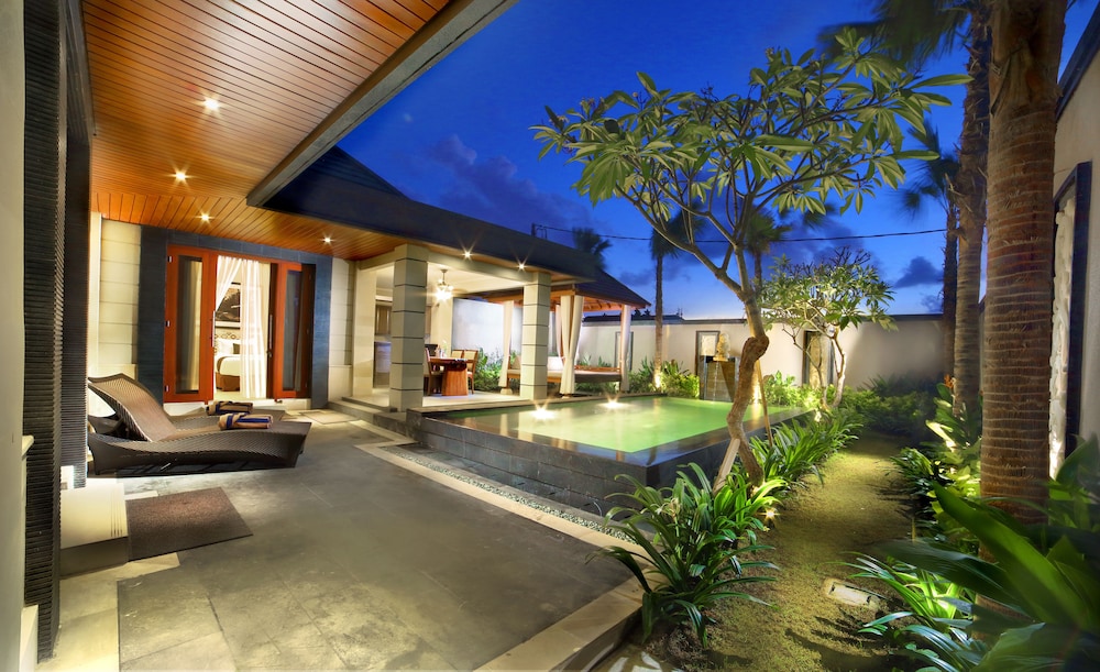 The Banyumas Suite Villa Legian 34/39