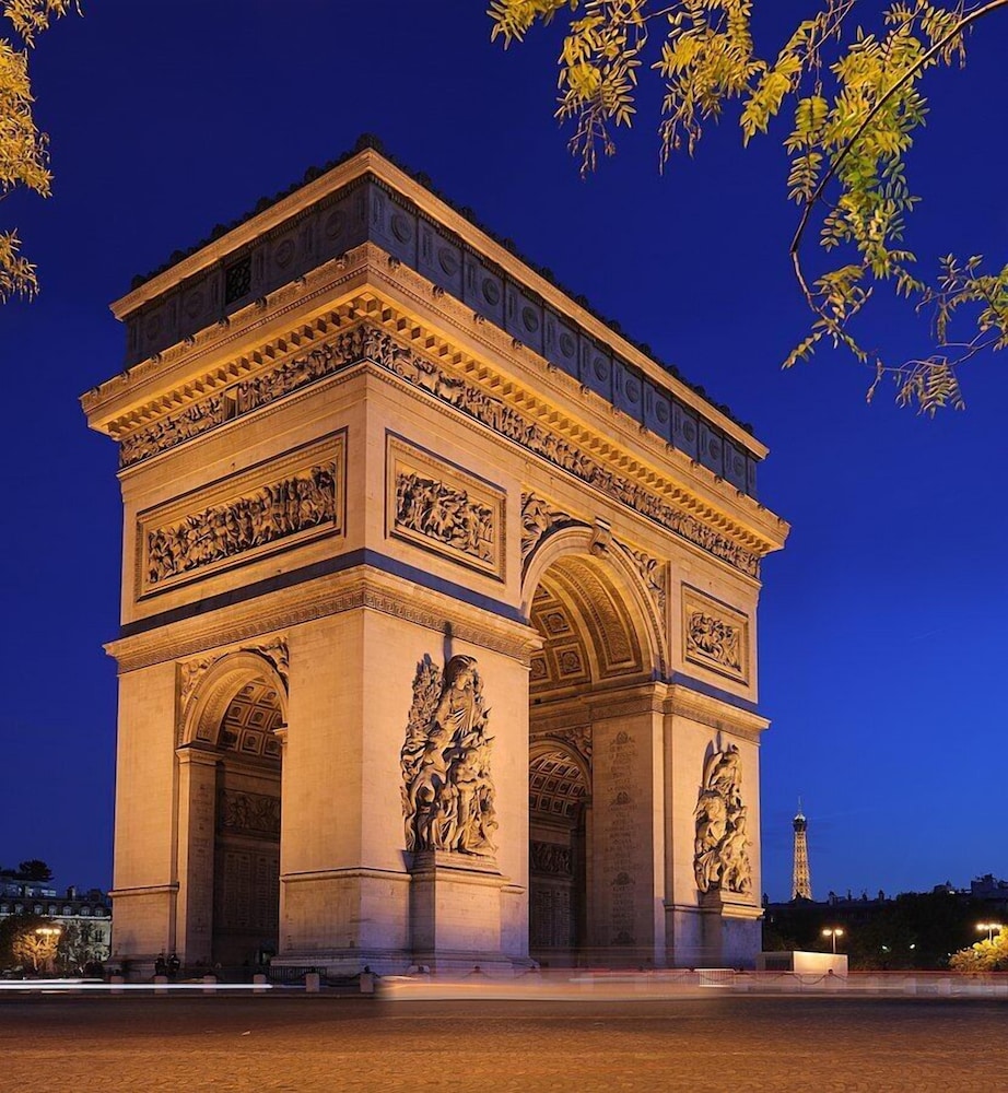 Hotel Du Bois Champs-Elysees in PARIS