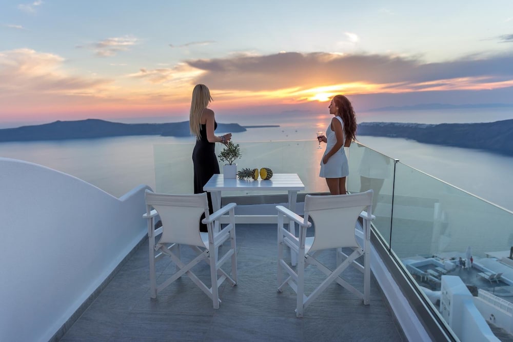 Unique Suites 22/50