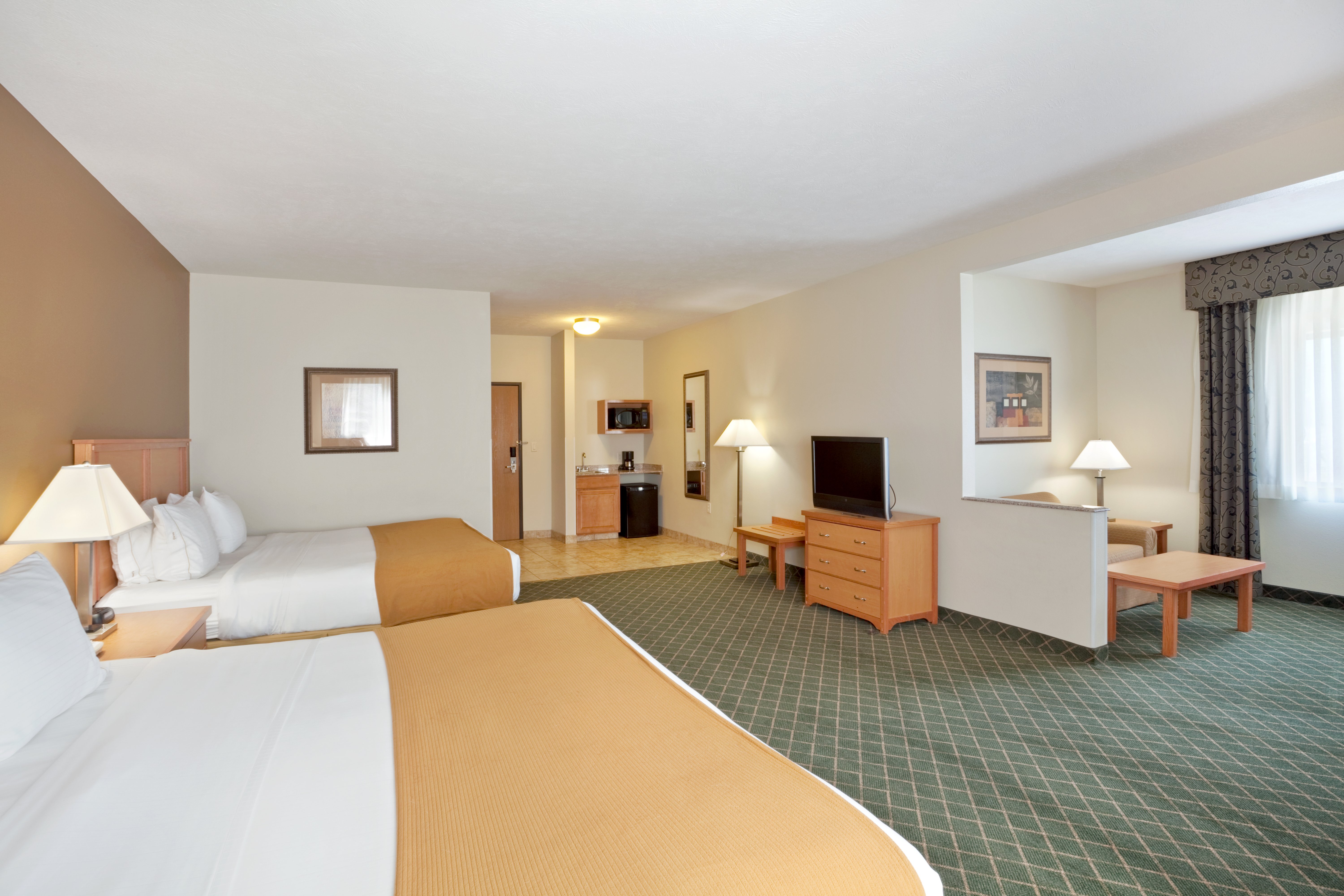 Holiday Inn Express and Suites Lincoln South 16/53