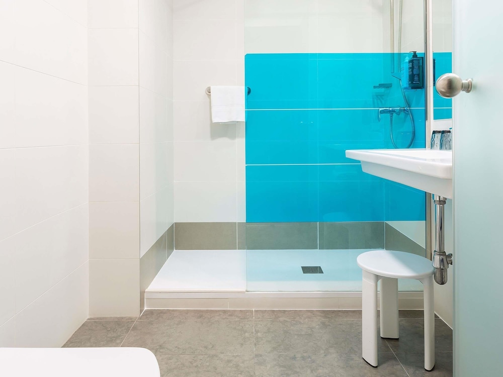 Room, Triple, 3 Beds, Interior View, Ibis Styles Madrid Prado 5/5