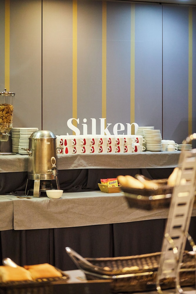SILKEN MONUMENTAL NARANCO 67/70