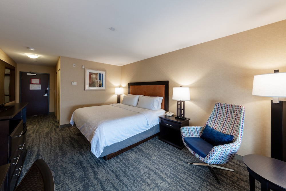 Holiday Inn Express Suites Riverport 29/76