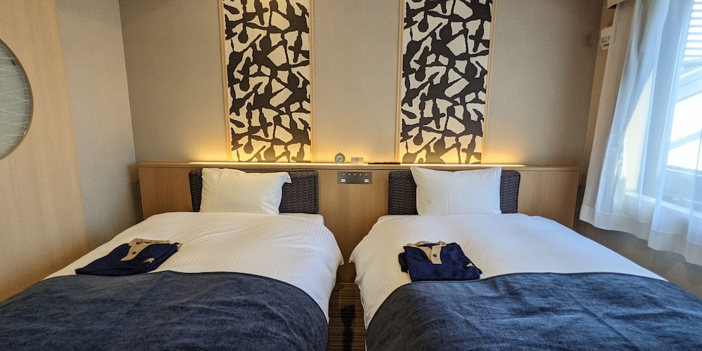 ECONOMY, TWIN BEDS