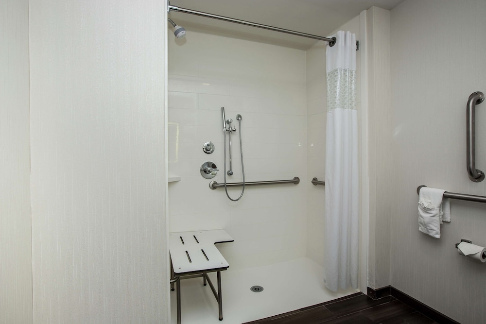 Hampton Inn and Suites Knoxville Papermill Drive photo2