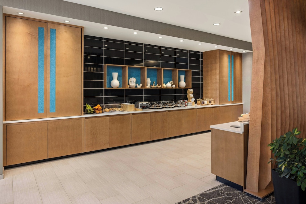 SpringHill Suites by Marriott Eau Claire 2/23
