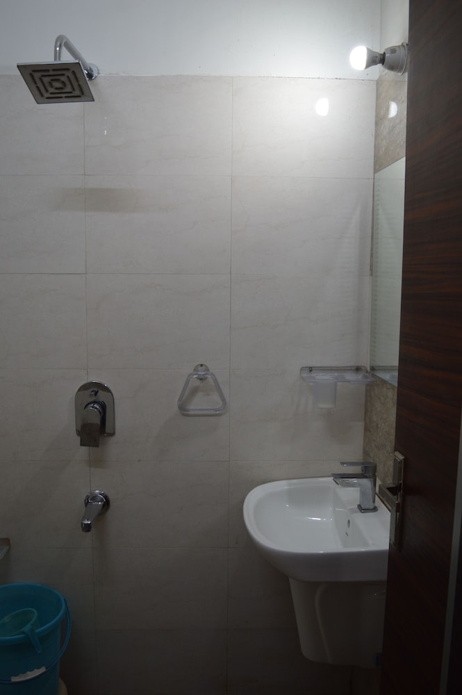 Hotel Thikana Palace 47/50