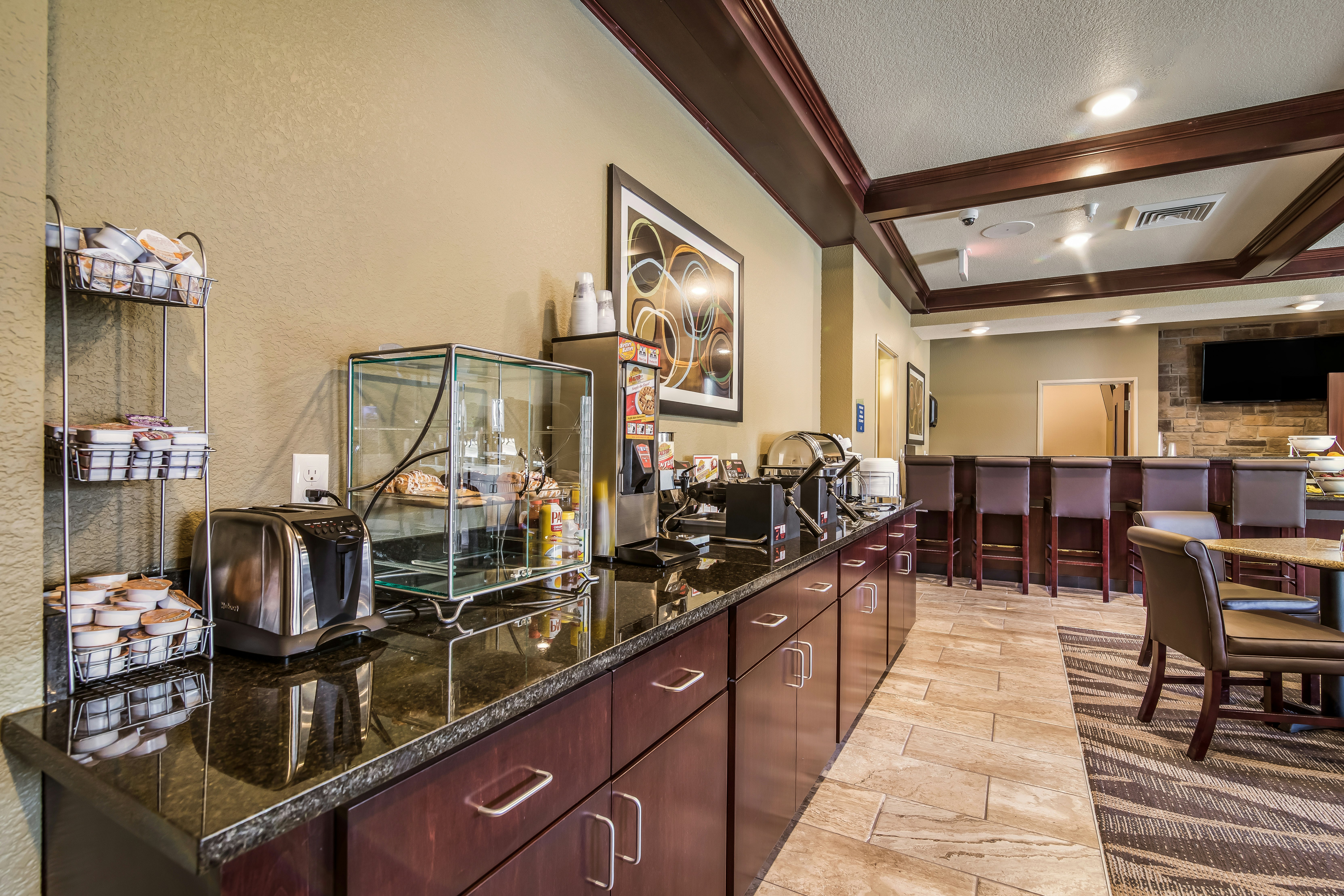 Cobblestone Hotel and Suites Victor 38/52