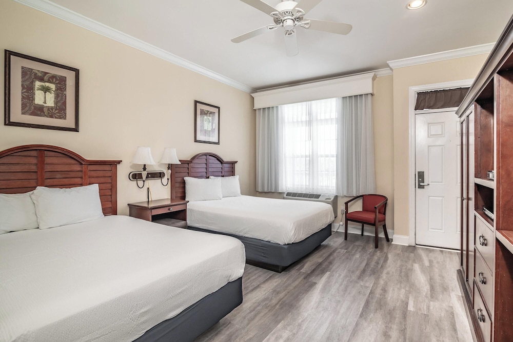 Room, 2 Queen Beds, Resort View, Sea Side