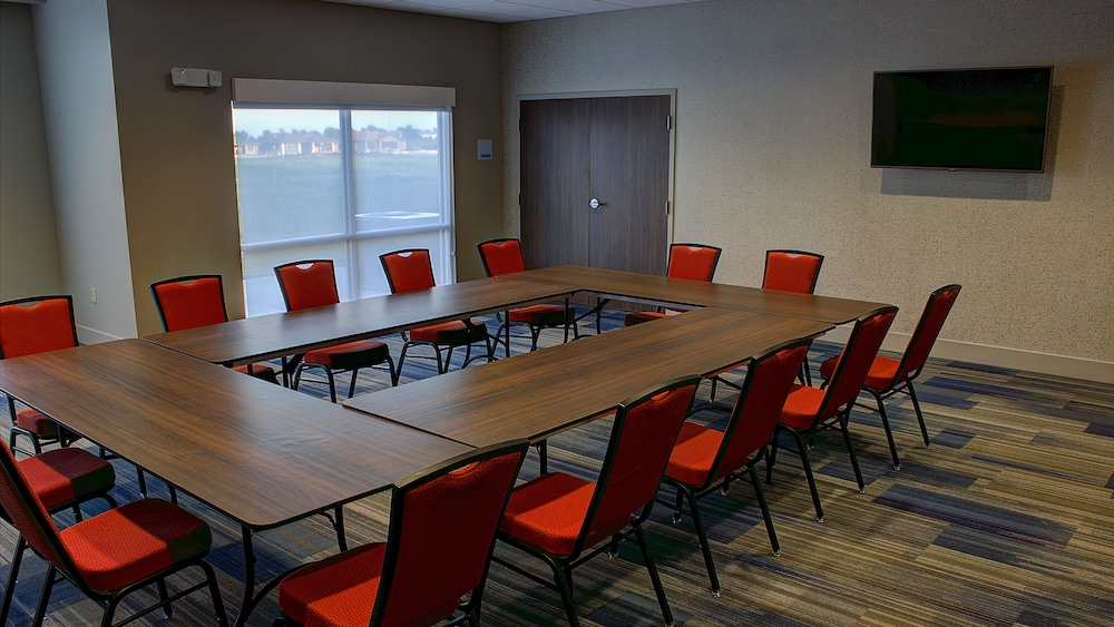 Holiday Inn Express And Suites Spencer 52/53
