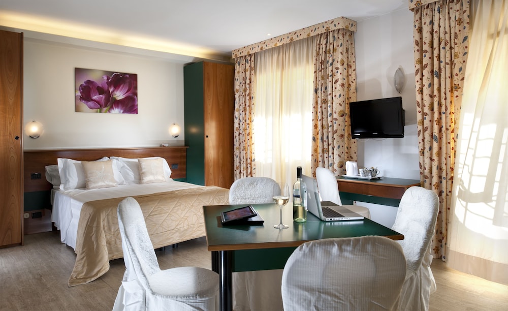 Astoria Suite Hotel 11/41