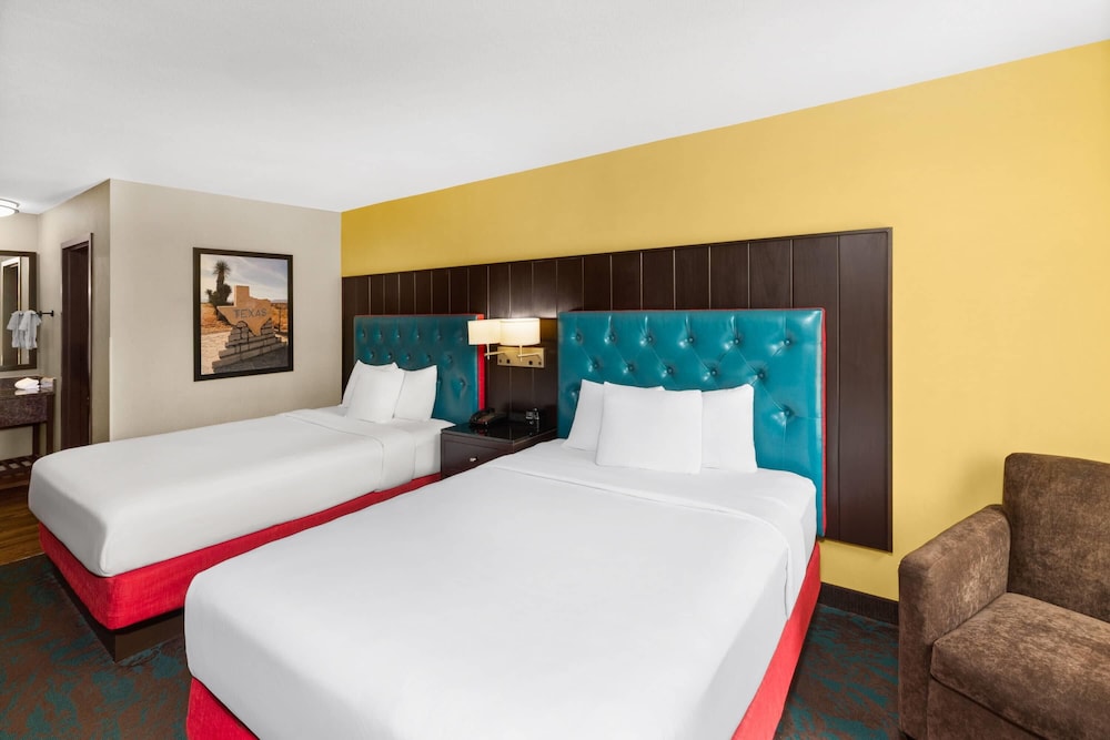 Heritage Inn Suites San Antonio Airpt, Trademark by Wyndham 20/60