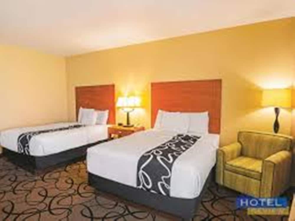 La Quinta Inn & Suites by Wyndham Fort Worth - Lake Worth 8/50