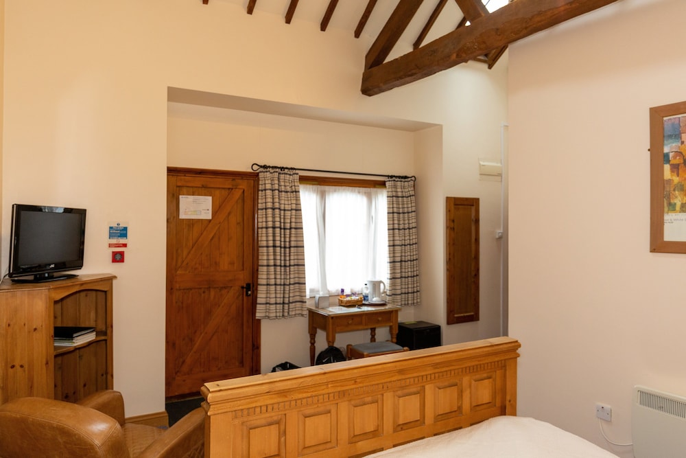 Church Farm Lodge 32/50