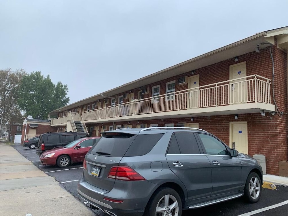 Red Carpet Inn - Norristown 30/34