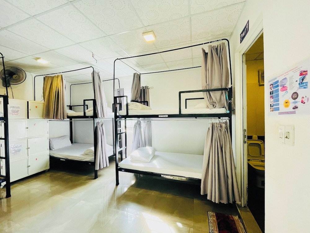 MIXED DORM, 8 BEDS
