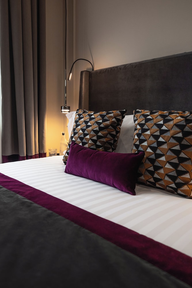 جناح بسريرين كوين بإطلالة على المدينة، Rental In Rome Pinciana Deluxe 3/5