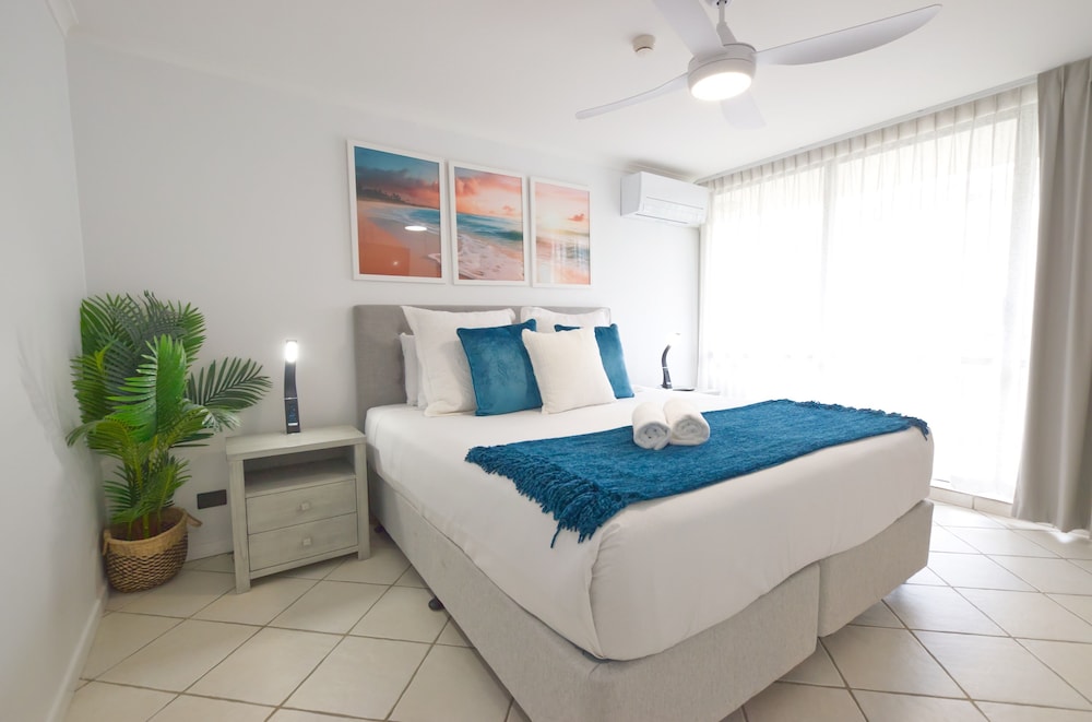 3 BEDROOMS, APARTMENT, POOL VIEW