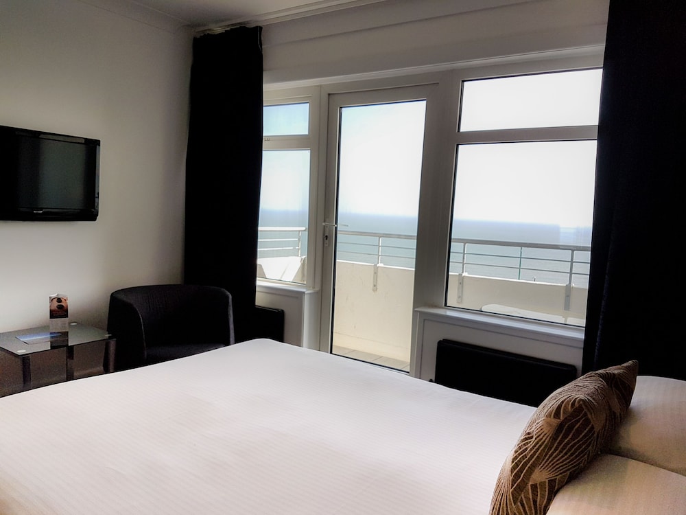 غرفة بسرير مزدوج بإطلالة على البحر بشرفة، The Cumberland Hotel - Oceana Collection 2/4