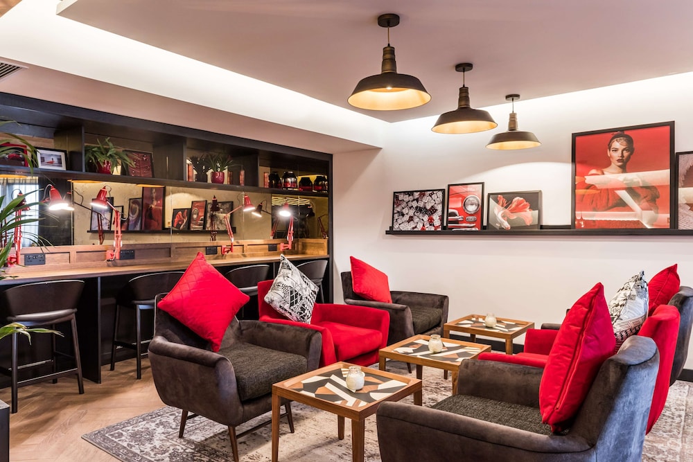 Radisson Red London Heathrow 50/64