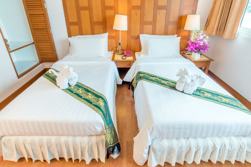 SUPERIOR, TWIN BEDS, RIVER VIEW