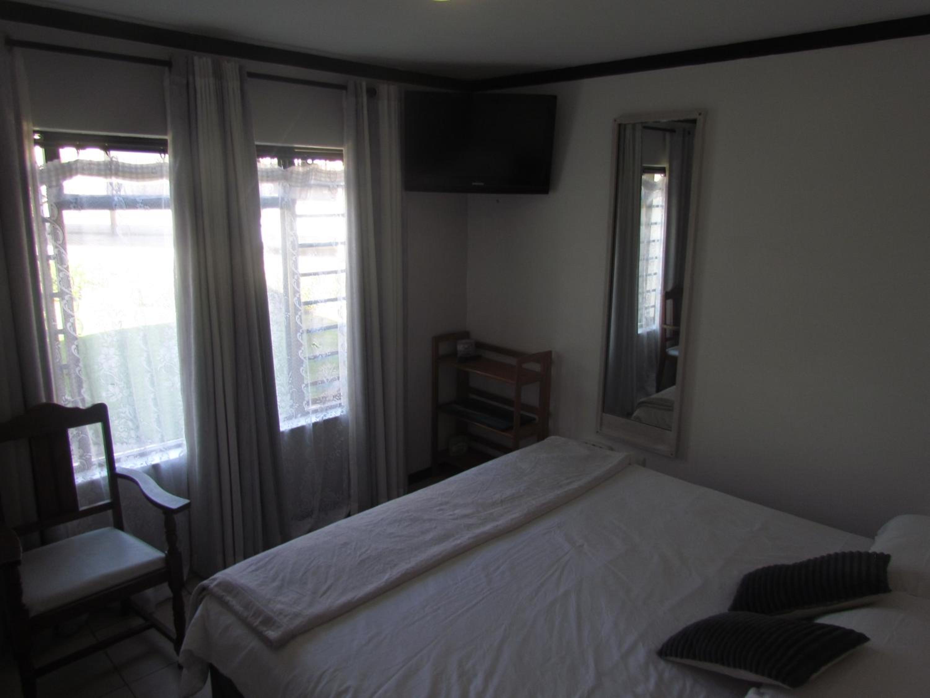 Santini Lace Self Catering 9/29