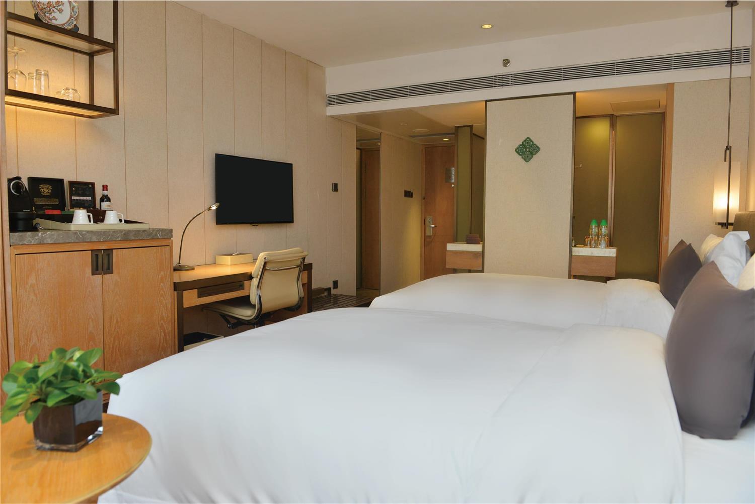 E500 Room Twin Bed